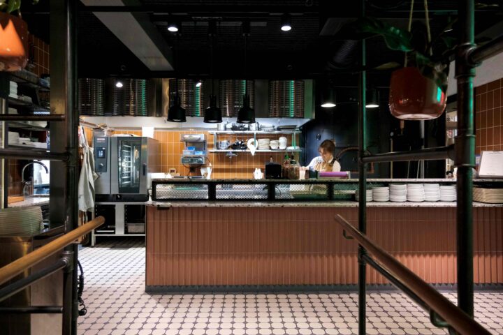 Vedeldad pizzaugn och öppet kök hos Pannhuset