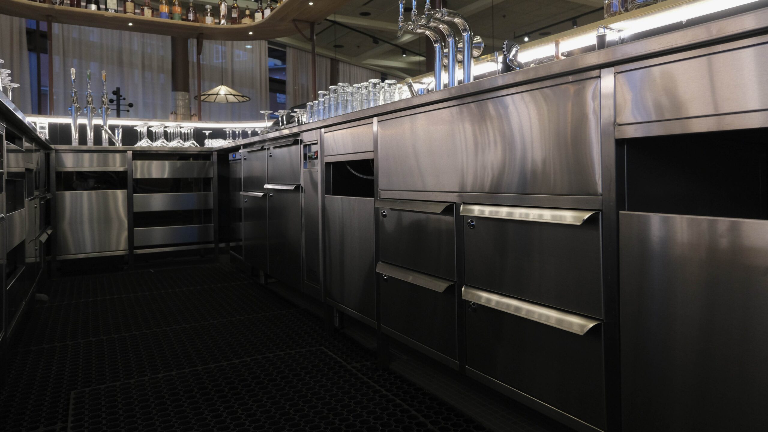 Rostfri barinredning