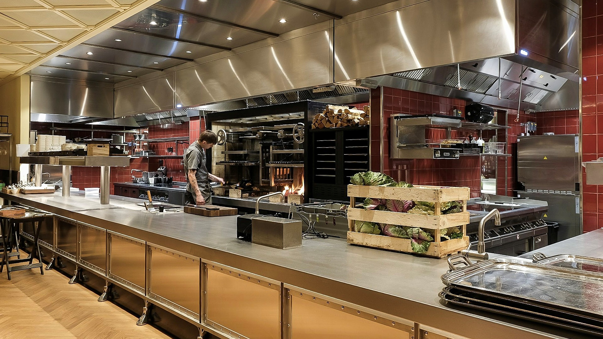 Restaurangkök hos Sperling & Co med kolgrill