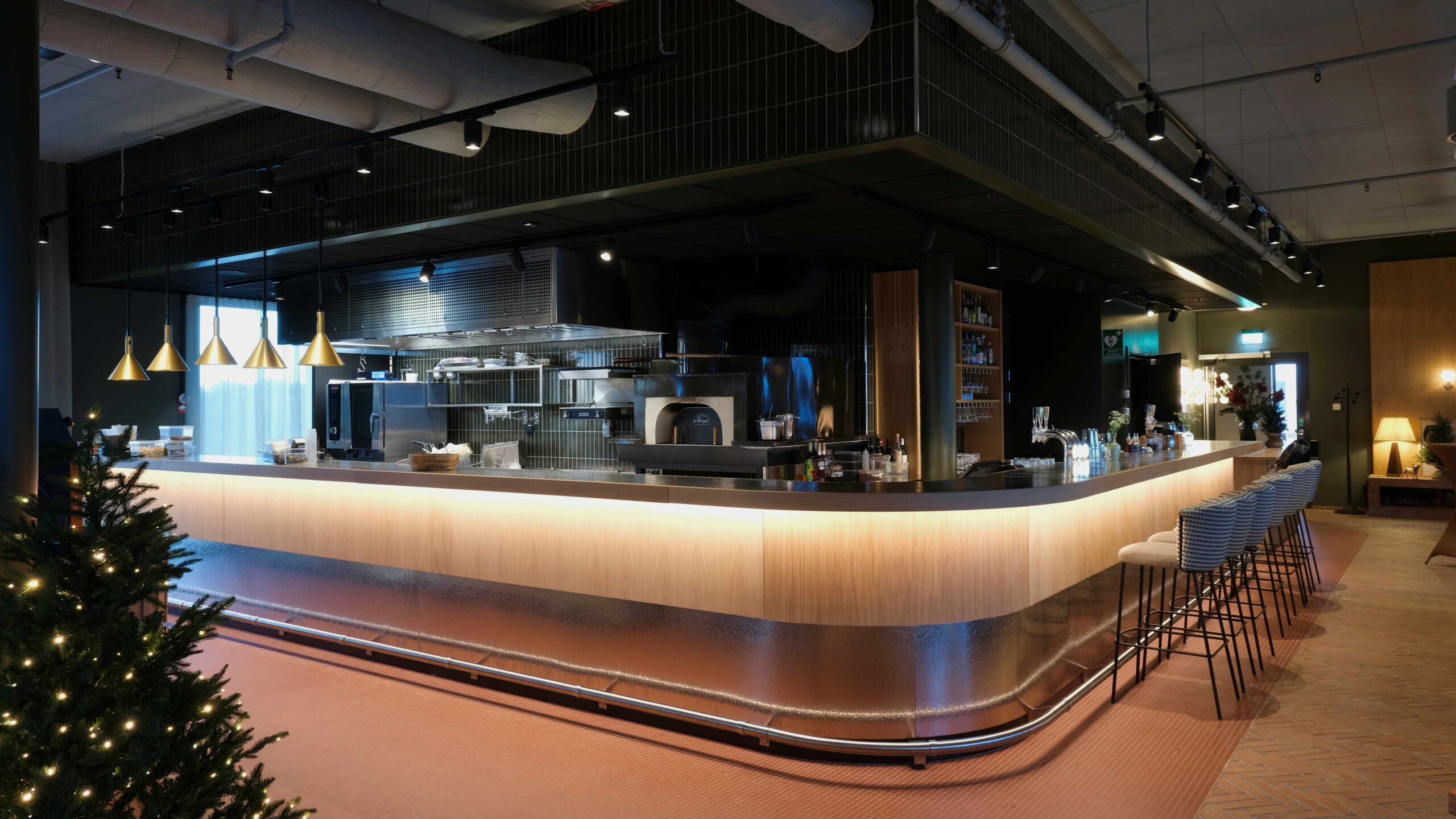 Sky Bar Birds Eye View med öppet kök