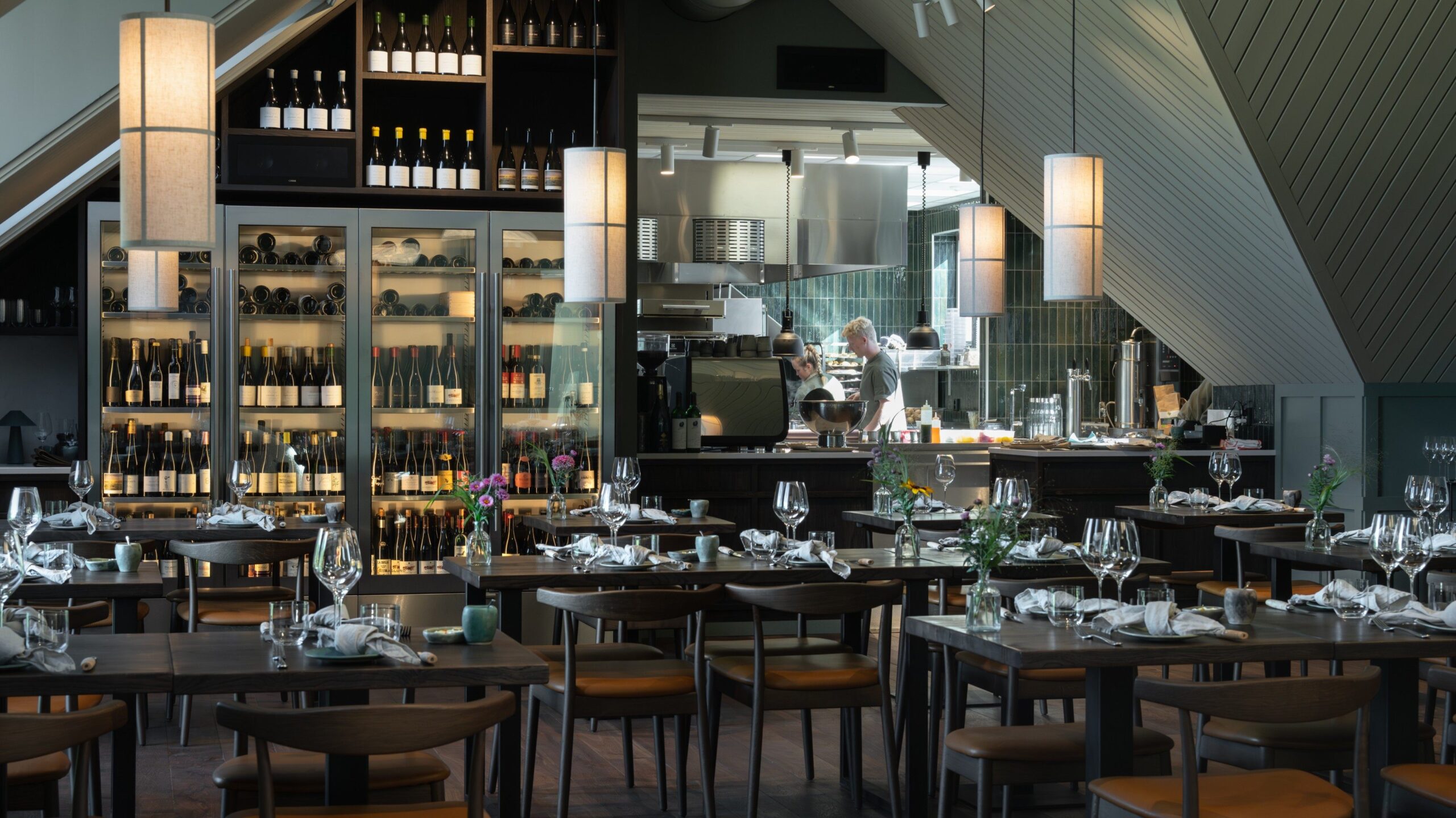 Thora vingård Matsal med Haglund vinkyl