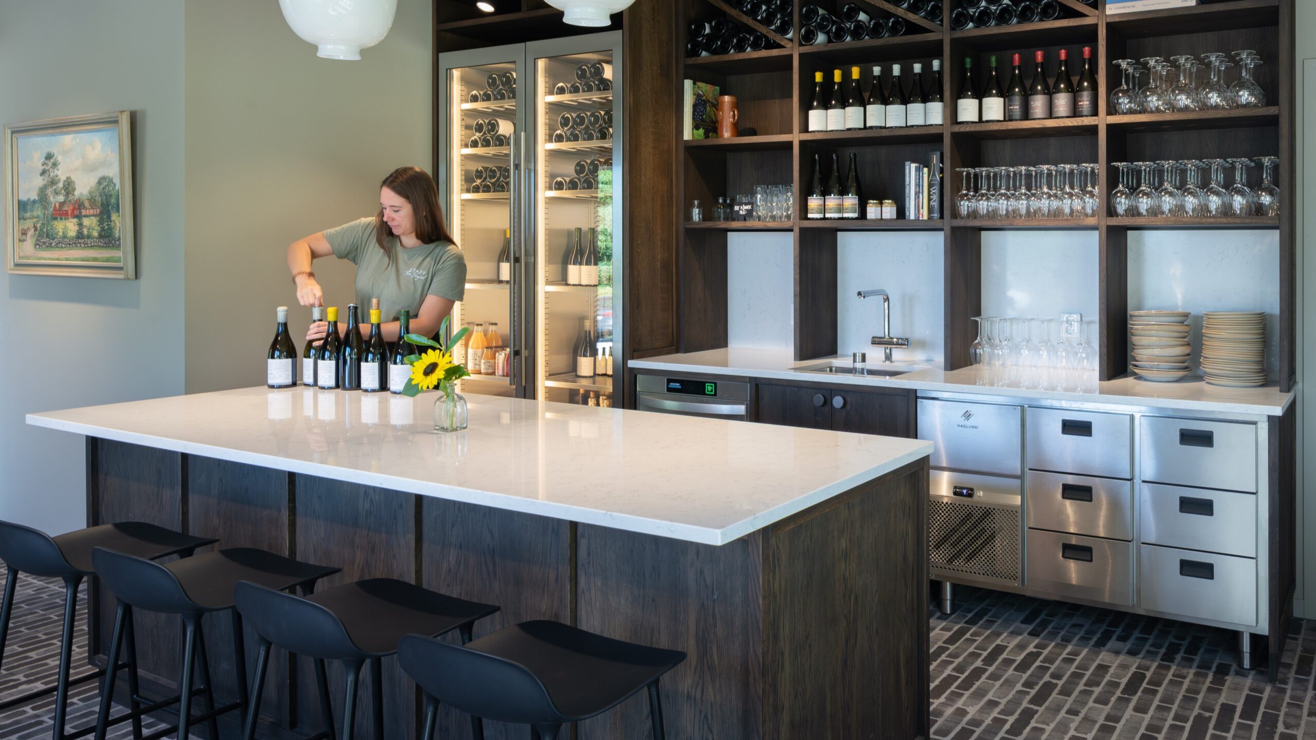 Thora vingård Matsal med Haglund vinkyl