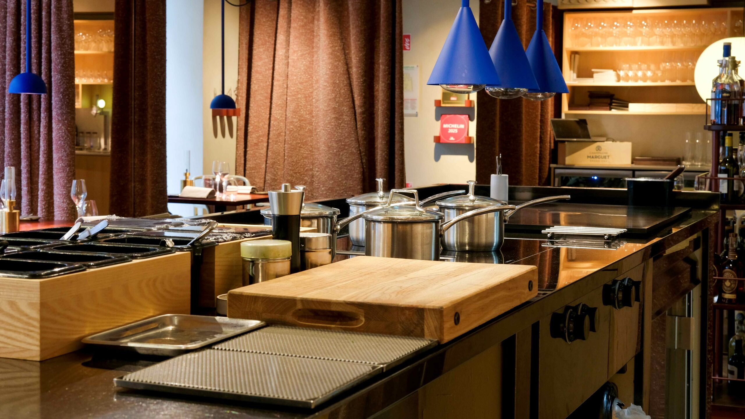 Matsal med öppet kök hos Human