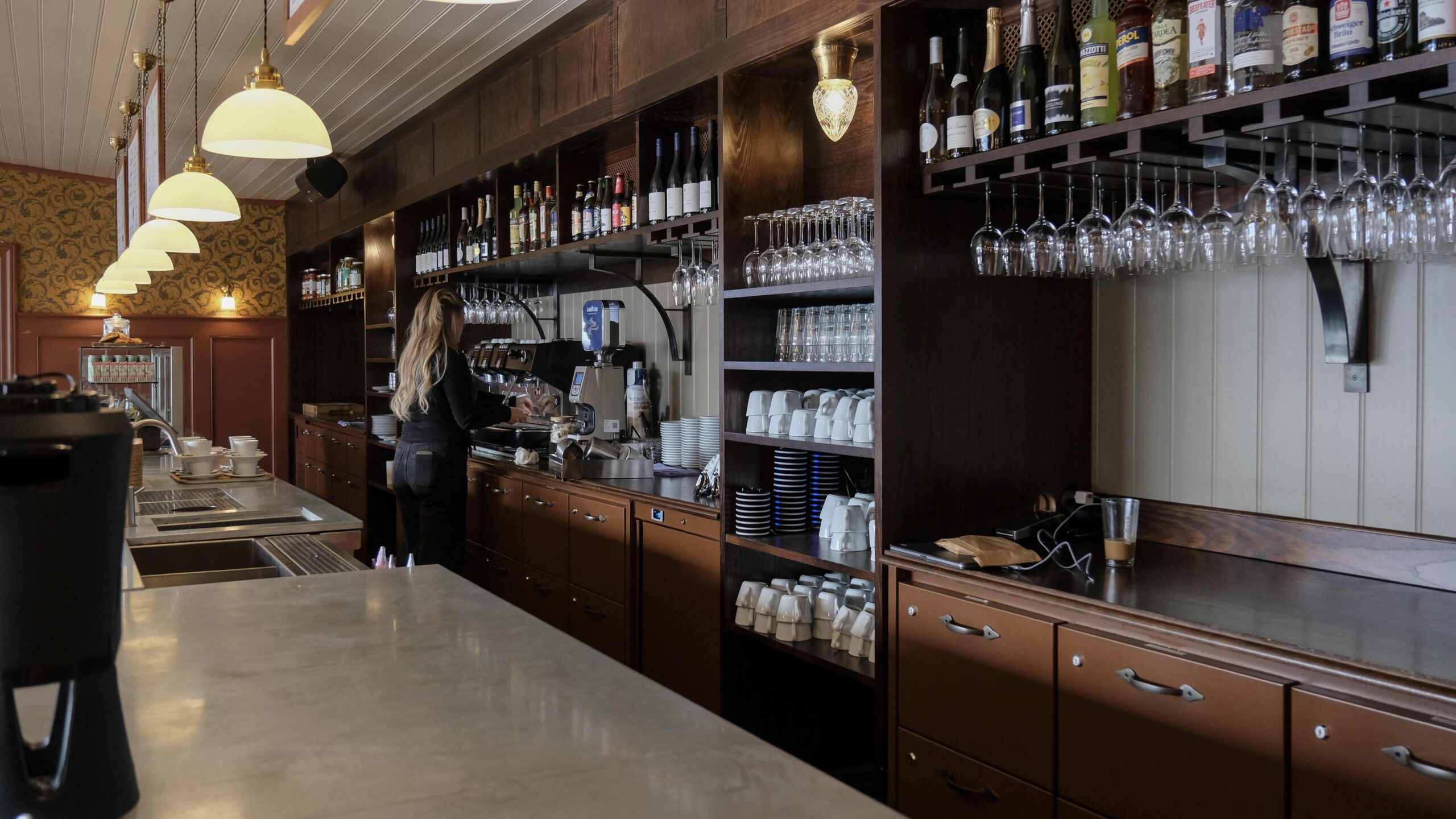 Cafédisk lackad kylbänk